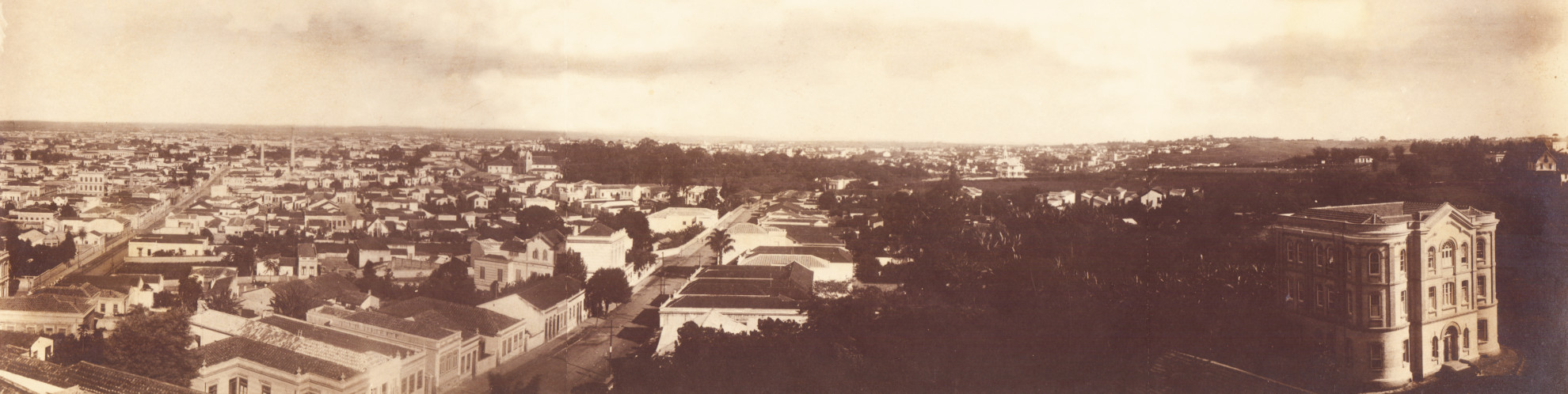 Vista parcial do campus de Higienópolis e da cidade de São Paulo, 1910.