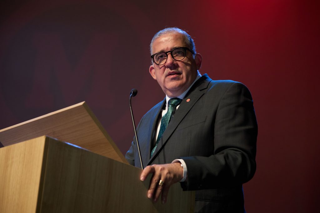 O Rev. Cid Pereira Caldas se emocionou durante o discurso da posse 