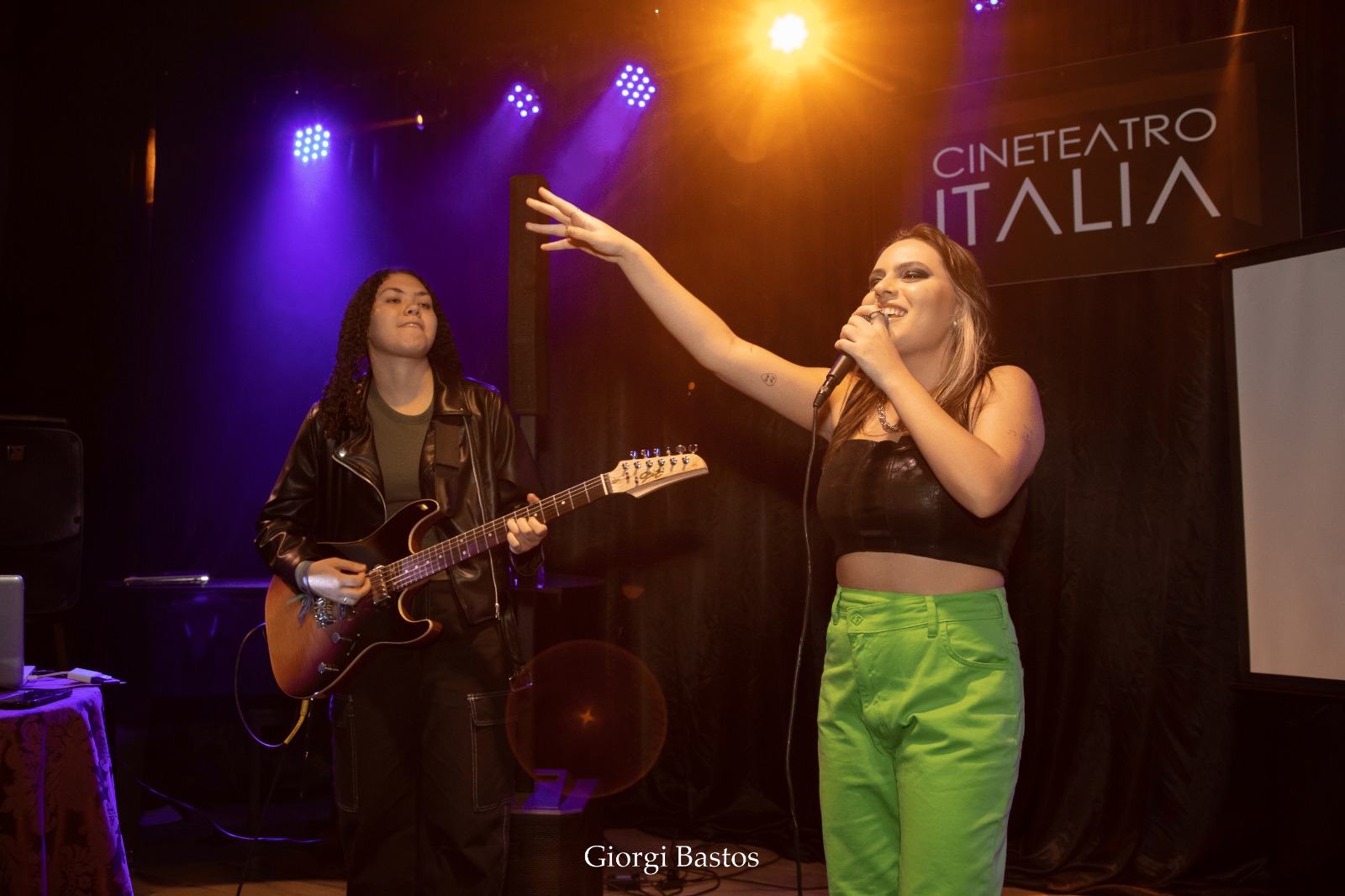 Música no Hall Alphaville - Acoustic Duo
