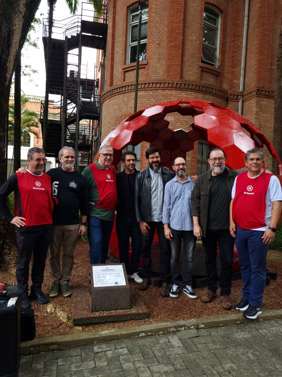 MACKENZIE REINAUGURA MONUMENTO QUE CELEBRA OS 155 ANOS DA INSTITUIÇÃO