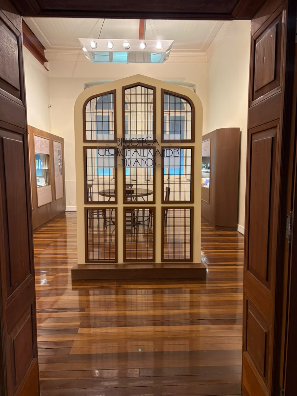 NOVA EXPOSIÇÃO DO CHCM HOMENAGEIA BIBLIOTECA GEORGE ALEXANDER EM COMEMORAÇÃO AOS SEUS 100 ANOS